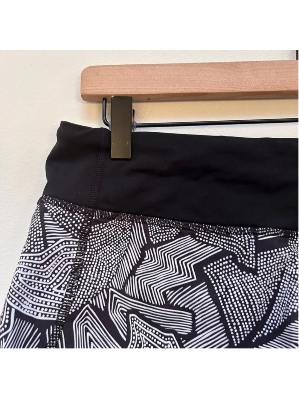 Lululemon Speed Short 2.5” Dottie Tribe White Black Size 6 Running Shorts